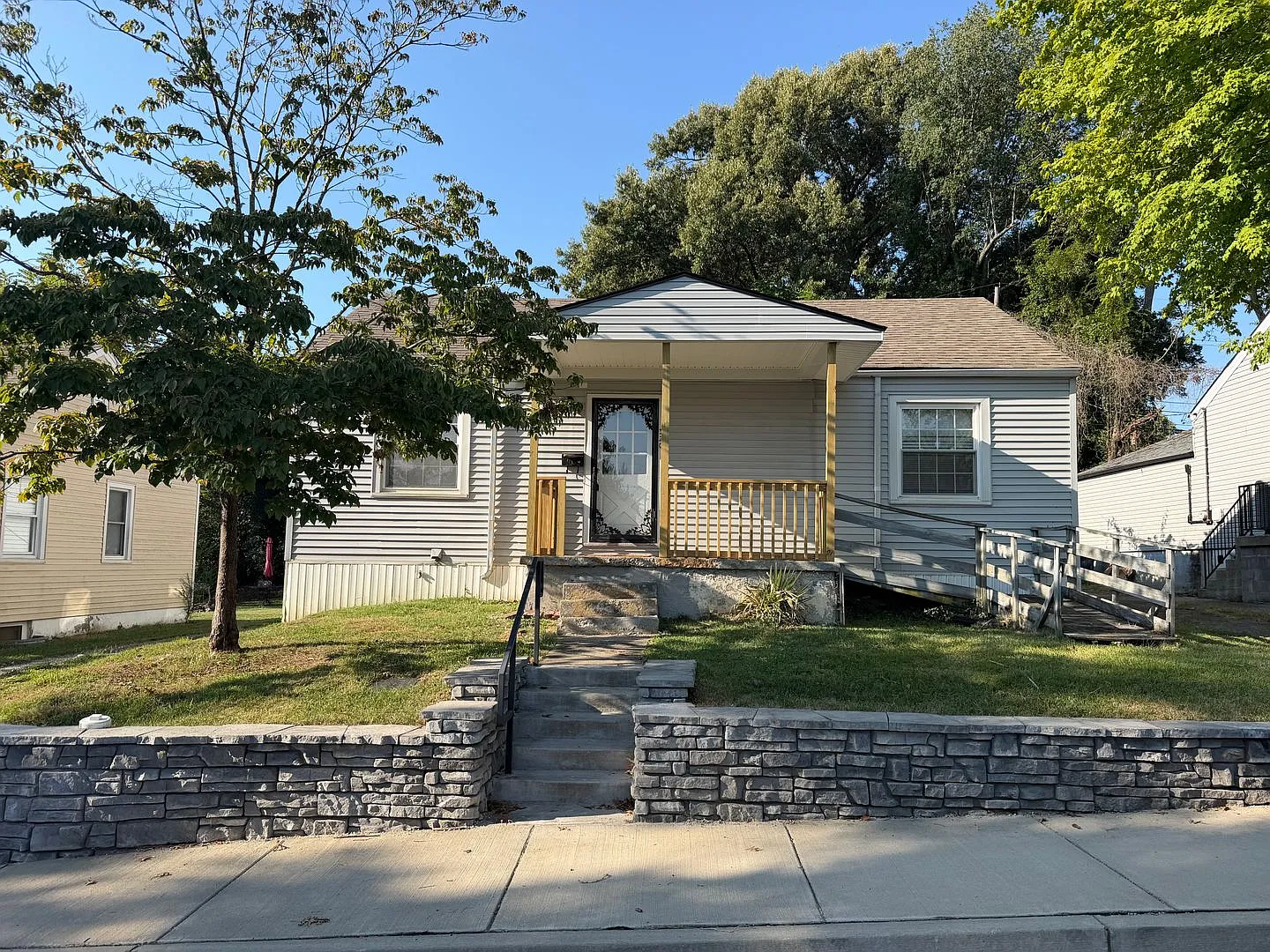 320 Meadow Lane — Photo 1