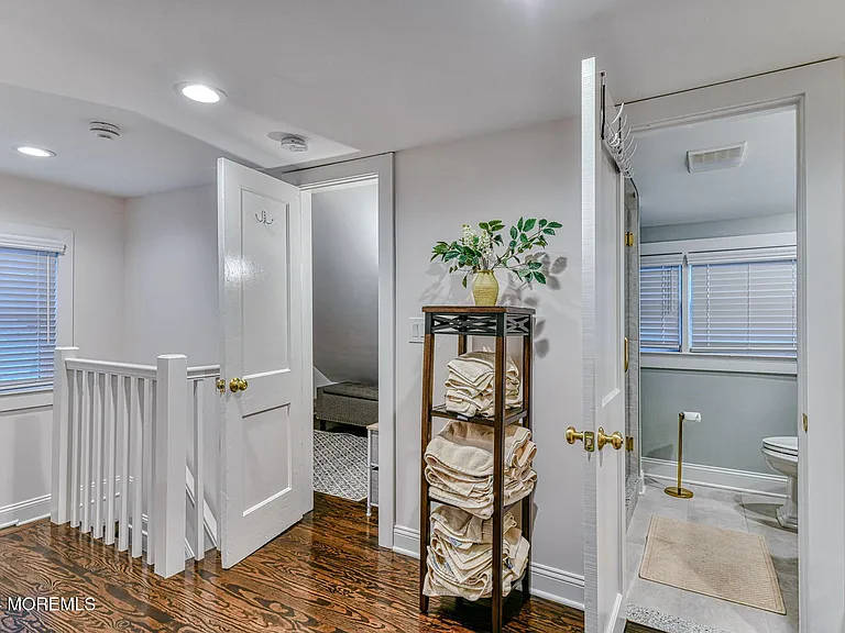 77 Asbury Ave — Photo 32
