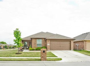 600 River Rock Dr, Azle, TX 76020