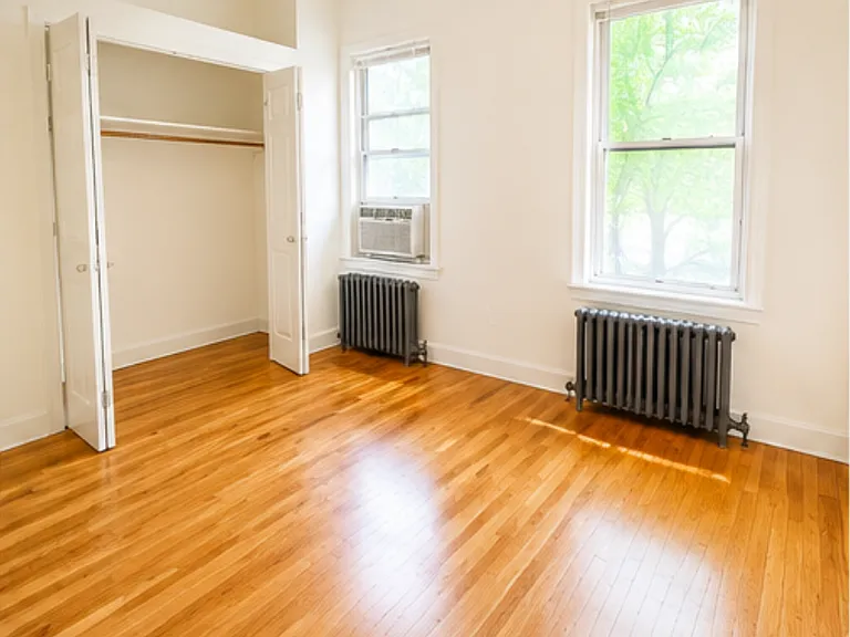 948 41st St #1R — Photo 3