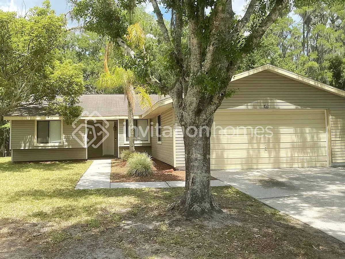 Photo 1 of 12 - 513 Lakeview Dr - Oldsmar, FL Primary Photo - 513 Lakeview Dr