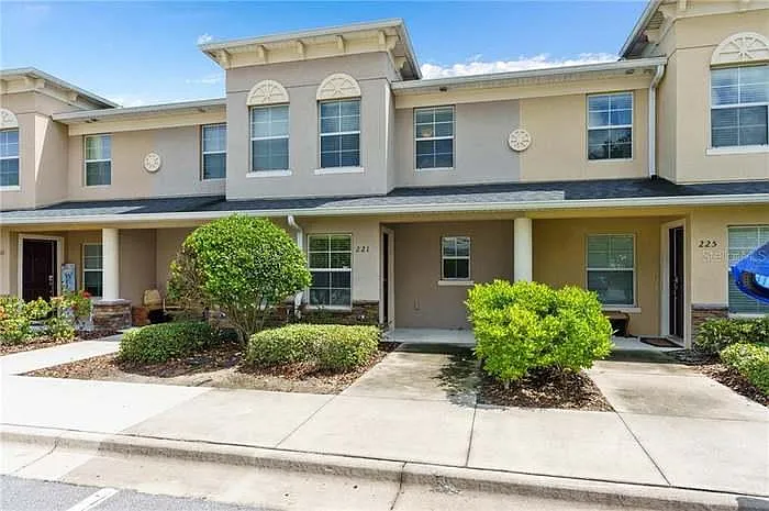 221 Carina Cir — Photo 1