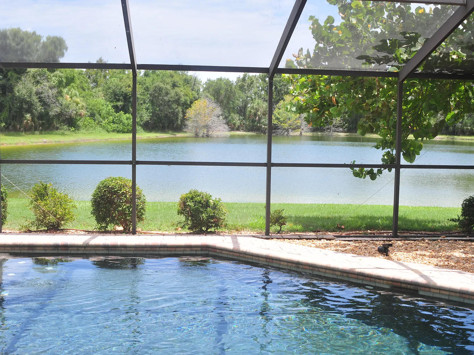 3 bed, 1691 sqft, $3,200 — Photo 2