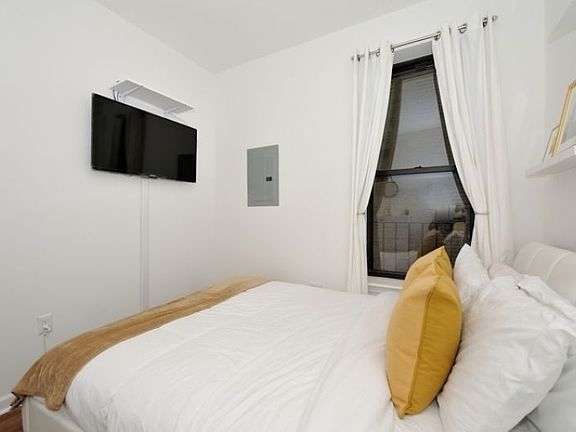 3rd image of 174 Canal St #1