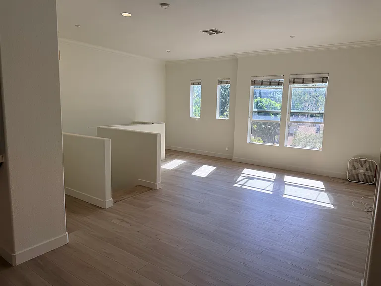 1115 Armstrong Dr — Photo 29
