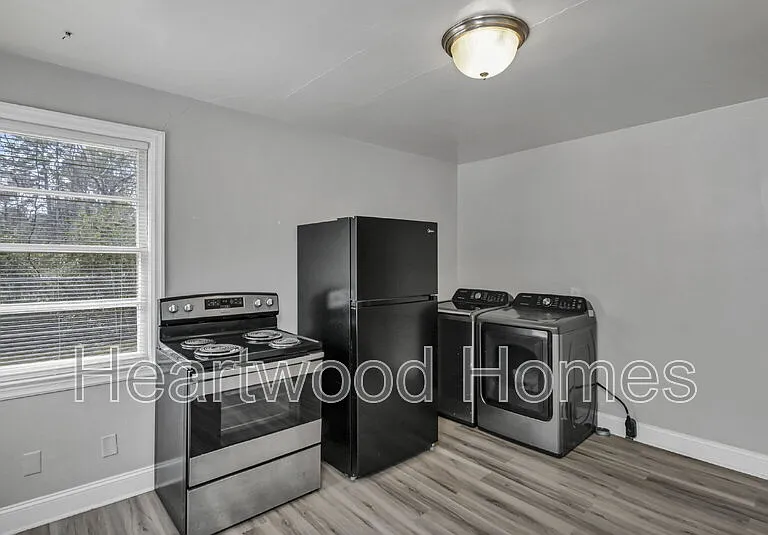 3300 Margrave Rd #B — Photo 8