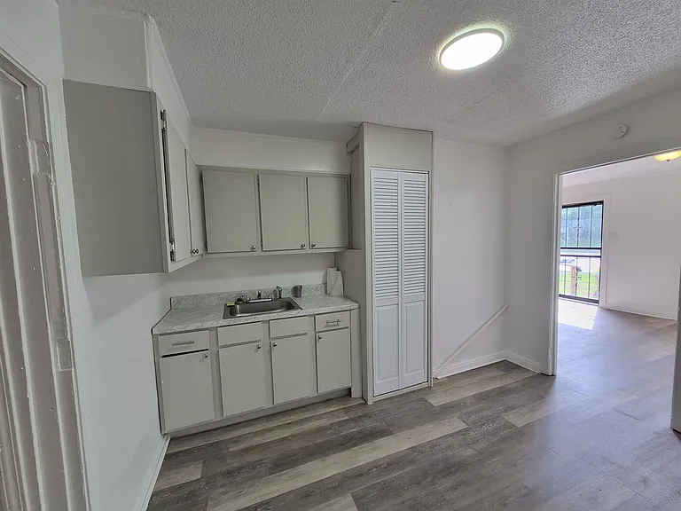 2100 Riverside Blvd — Photo 4