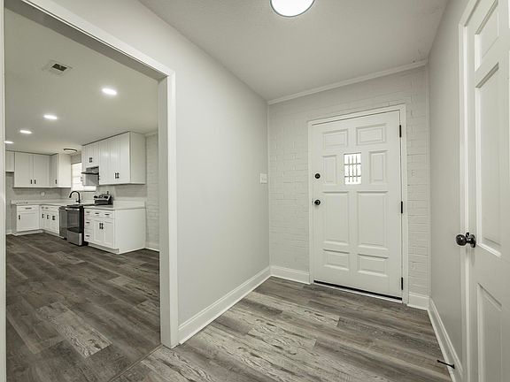 5th image of 2112 Lancelot Ln
