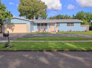 511 NW 93rd Ter, Pembroke Pines, FL 33024