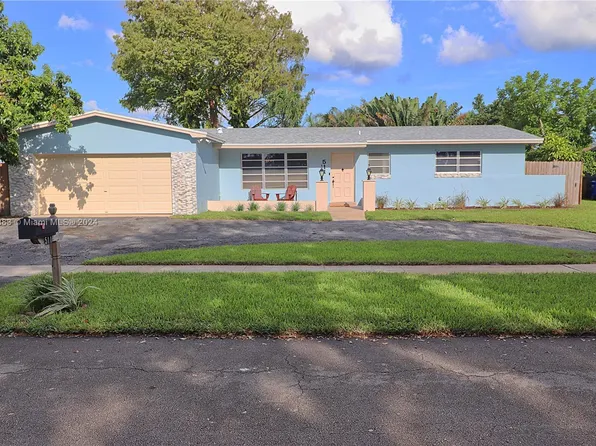 511 NW 93rd Ter, Pembroke Pines, FL 33024