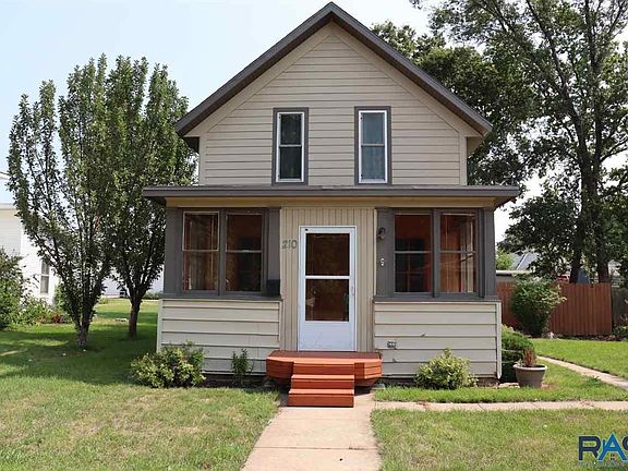 2nd image of 210 N Josephine Ave