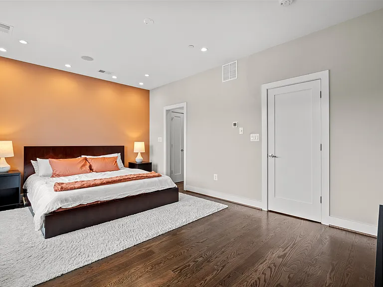 607 Slade Ct — Photo 33
