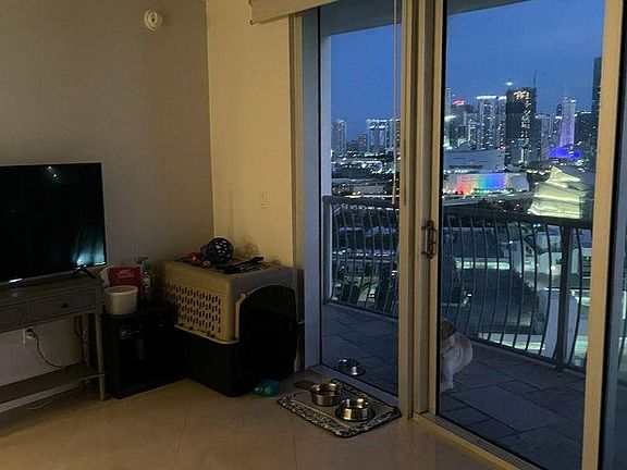 4th image of 1750 N Bayshore Dr APT 2514