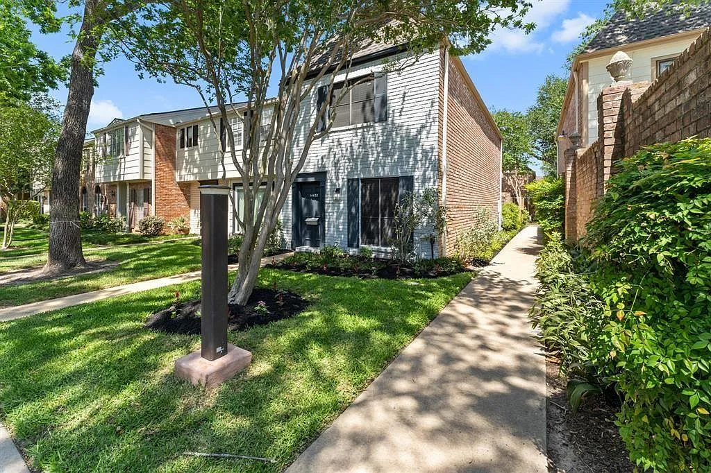 2 bed, 2.5 bath, 1280 sqft, $2,000 — Photo 3