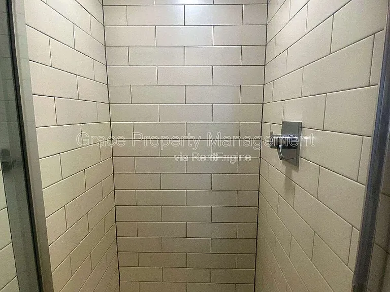 2200 Tremont Pl #6 — Photo 15