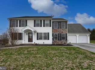 401 Harmony Ln, Douglassville, PA 19518