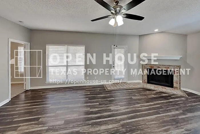 3 bed, 2.0 bath, 1591 sqft, $2,290 — Photo 4