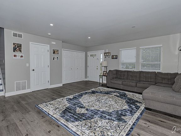 3rd image of 361 Kennedy Dr