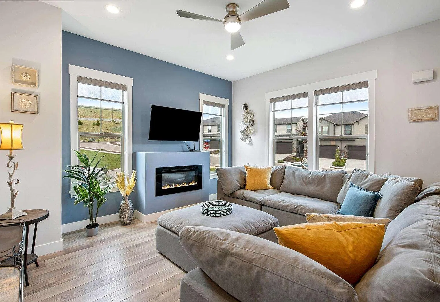 3 bed, 2.5 bath, 1890 sqft, $3,700 — Photo 1