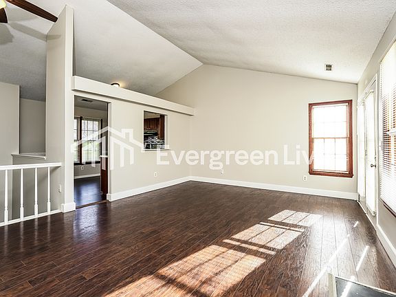4th image of 980 Hamilton Ridge Ln