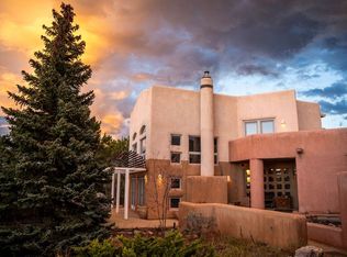 18 Cascabel Rd, Ranchos De Taos, NM 87557