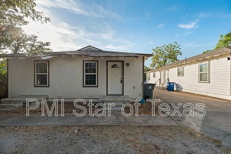 2 bed, 1.0 bath, 766 sqft, $1,100 — Photo 3
