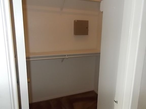 3rd image of 5025 Amesbury Dr APT 118