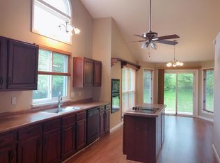 12910 Walnutway Ter, Saint Louis, MO 63146