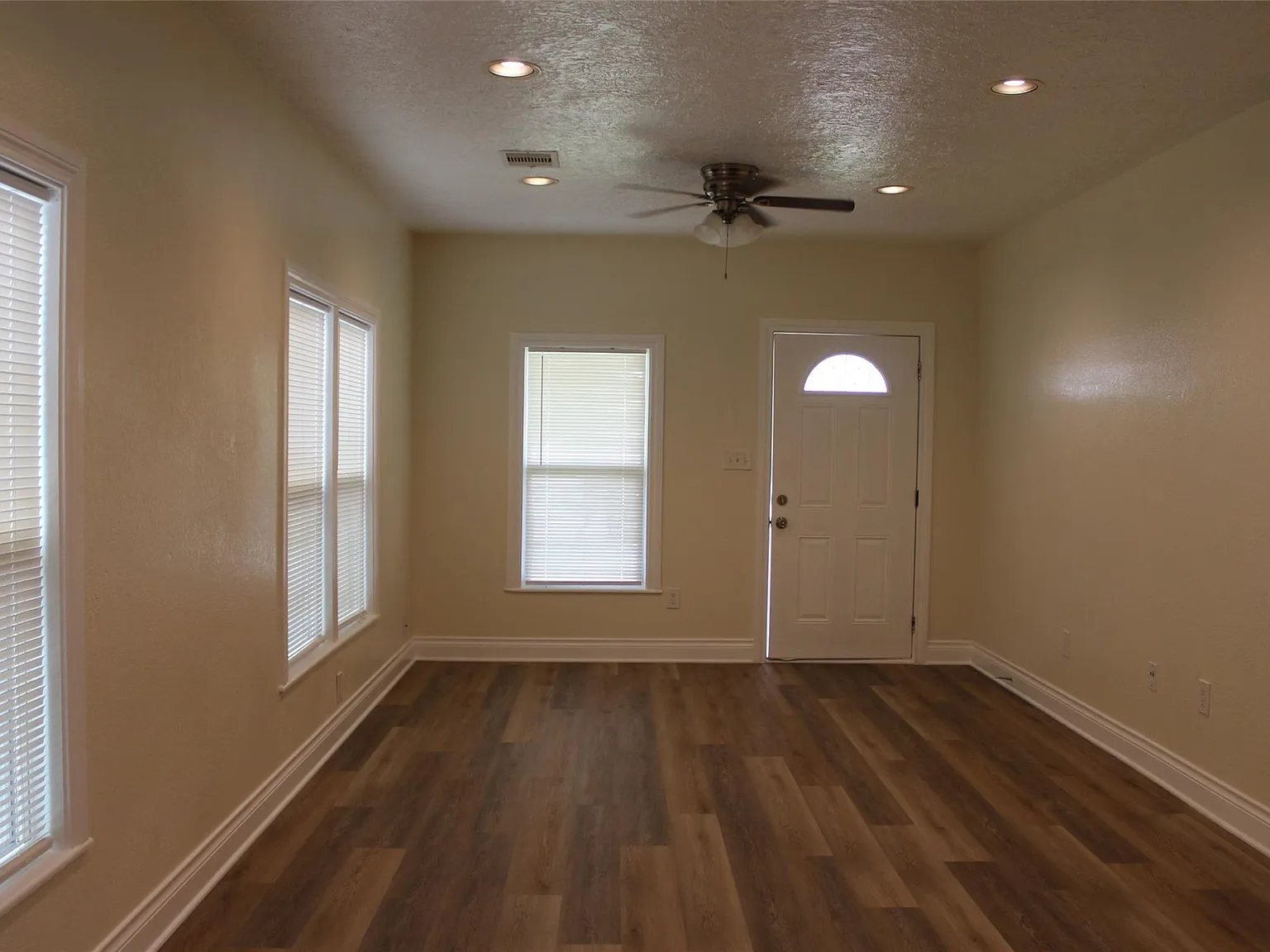 2 bed, 2.0 bath, 936 sqft, $1,525 — Photo 3