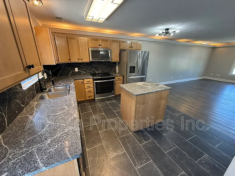 1735 Blakewood Ct — Photo 9