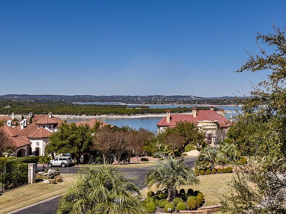 4th image of 208 Costa Bella Dr