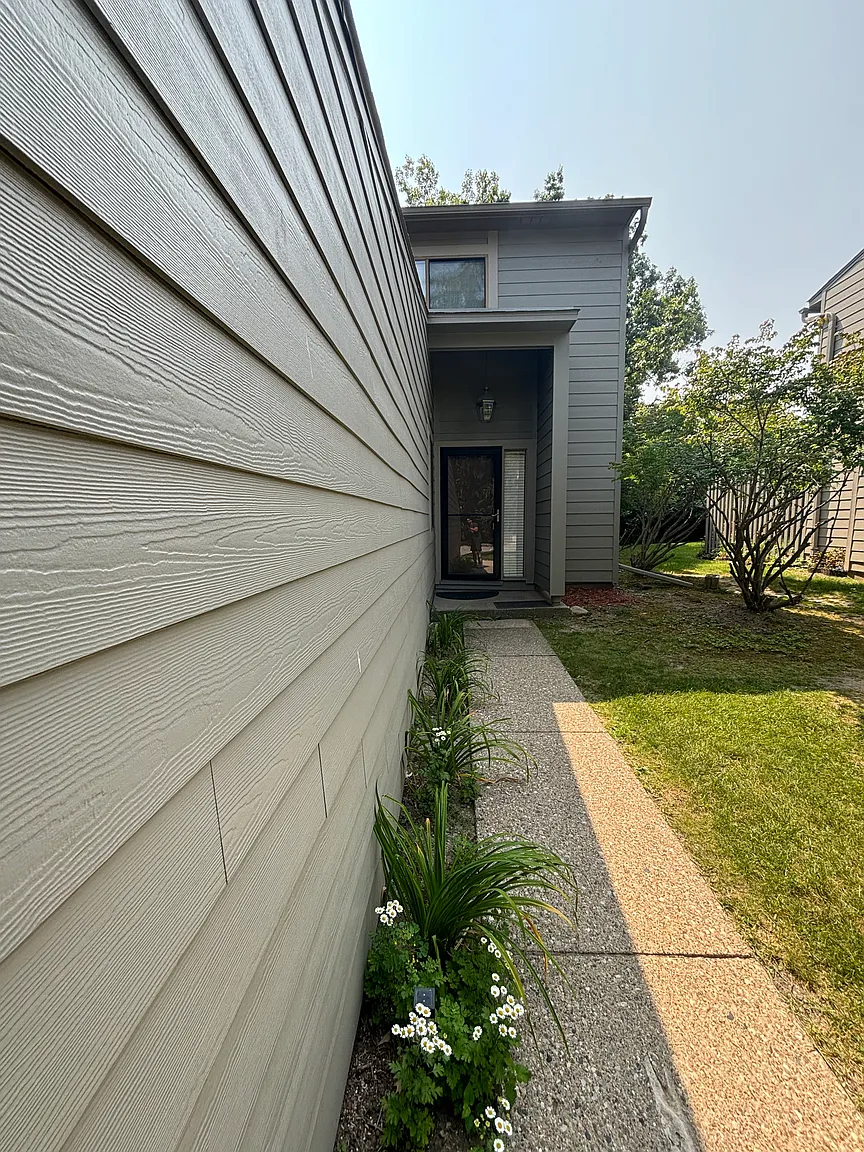 626 Watersedge Dr photo 1
