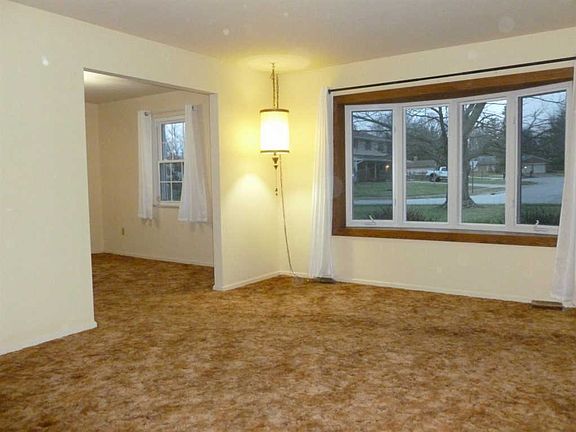 4th image of 5635 Lakeview Dr