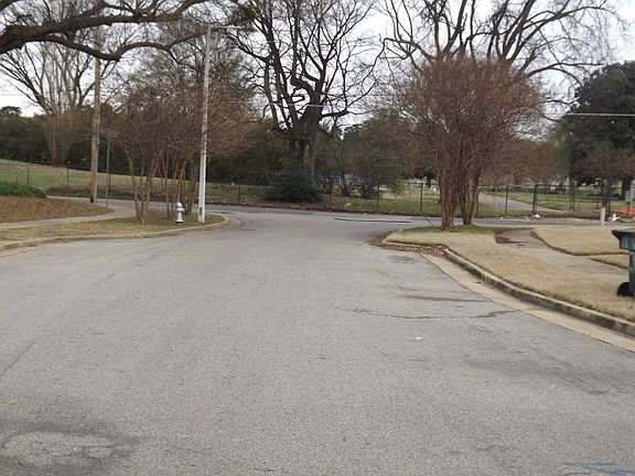5th image of 871 Williams Ave E