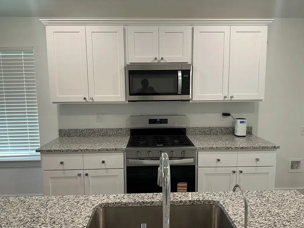 3 bed, 1329 sqft, $1,700 — Photo 3