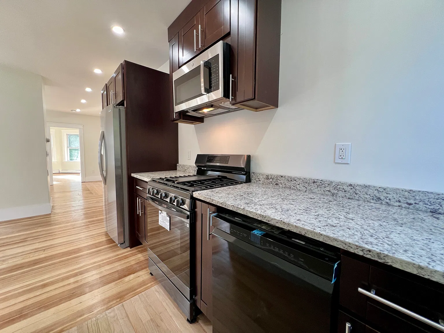 3 bed, 1169 sqft, $2,250 — Photo 2