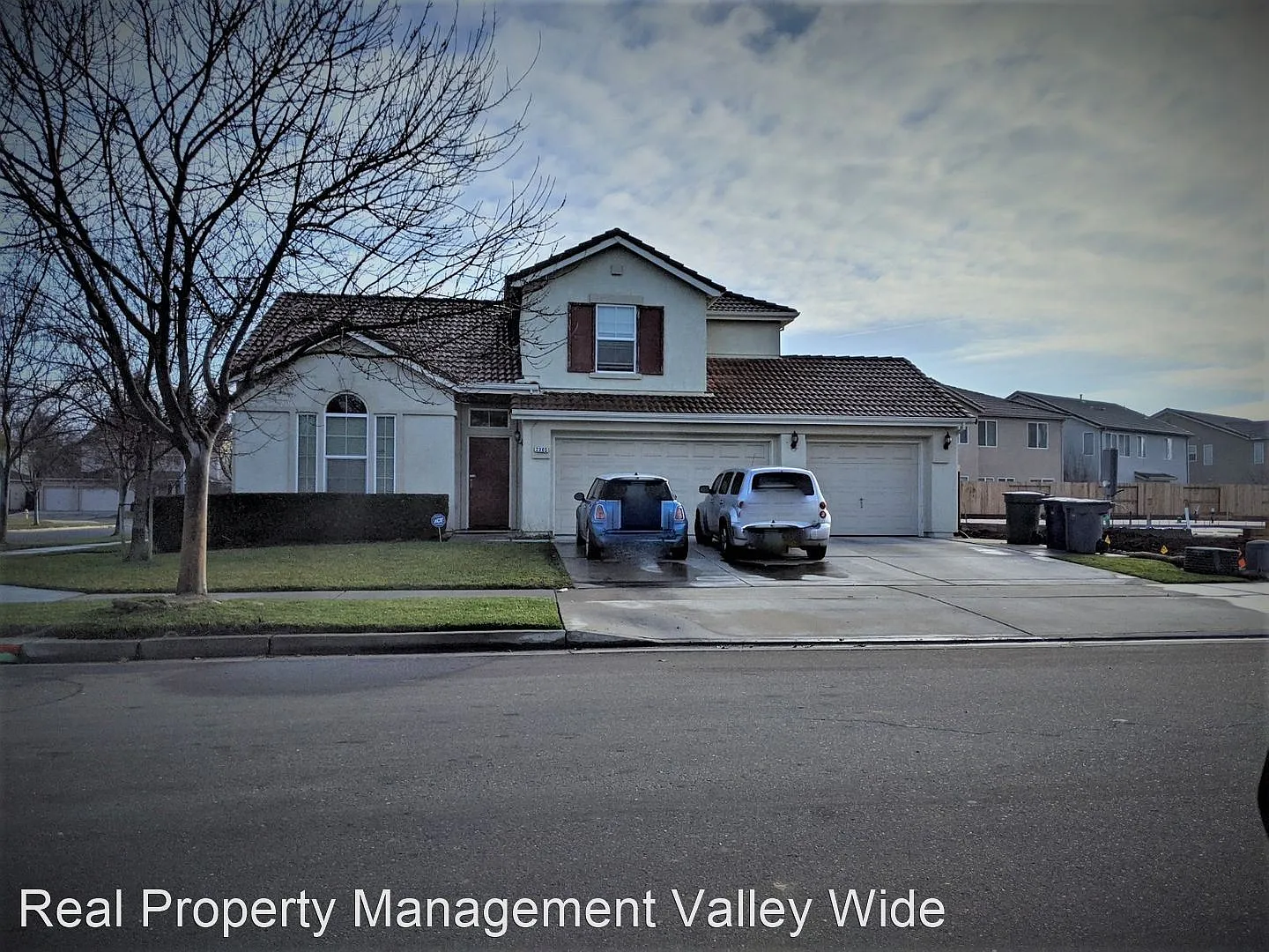 2305 Creekview Dr photo 1