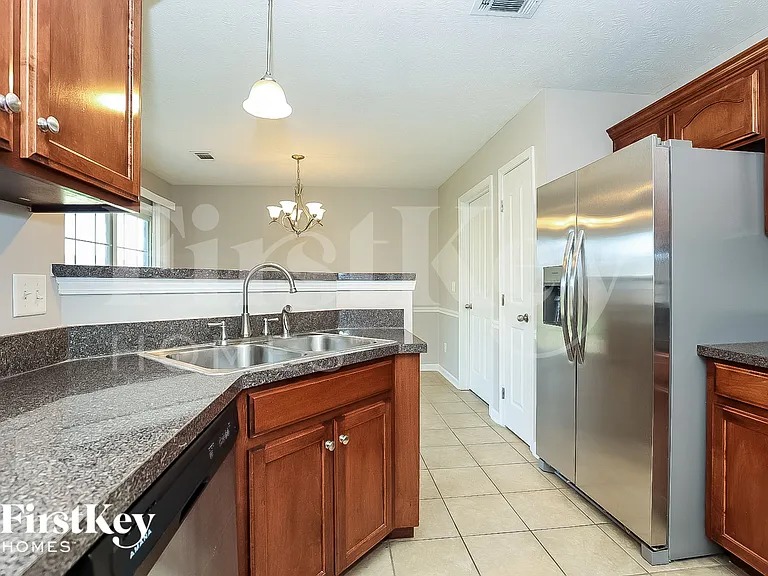 8117 Bostic Dr — Photo 8
