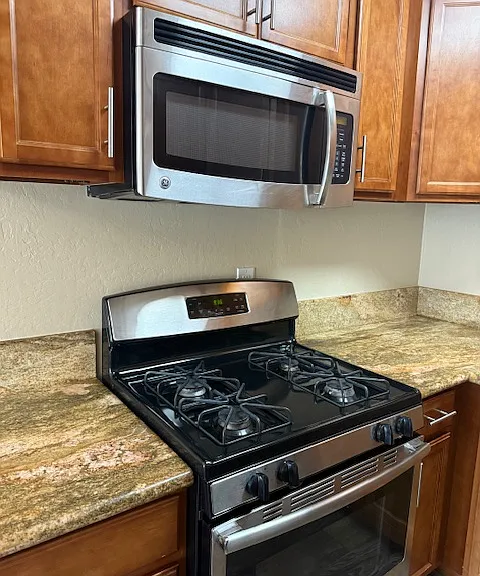 Capitol Ave Apartments — Photo 10