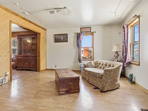 2nd image of 1101 Low St