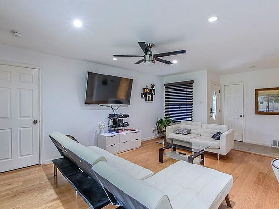 3rd image of 9107 Clearwater Dr