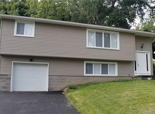 149 Eaton Rd, Rochester, NY 14617