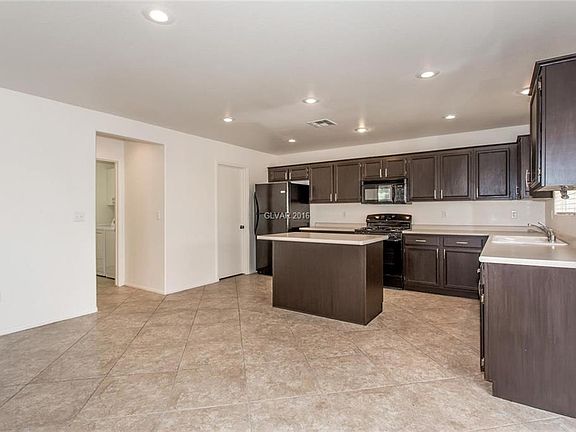 3rd image of 3706 Famiglia Dr