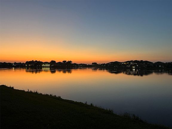 3rd image of 8781 Lakeview Drive