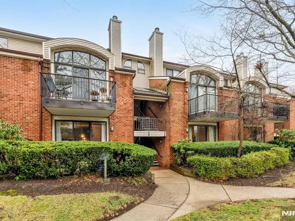 7 London Ct, Teaneck, NJ 07666