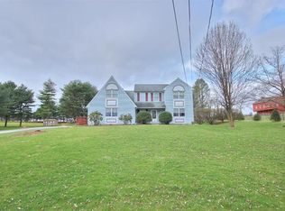 528 Twin Ponds Rd, Breinigsville, PA 18031