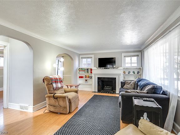 5th image of 934 Packard Dr