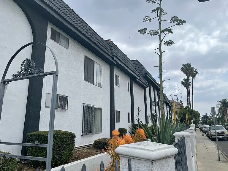 Jordan Court Apartments — Photo 16