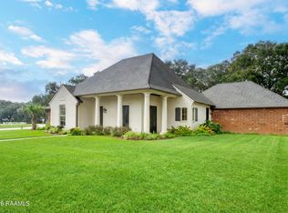 117 Hundred Oaks Dr, Youngsville, LA 70592