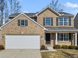 10541 Scarlet Oak Dr, Ypsilanti, MI 48198